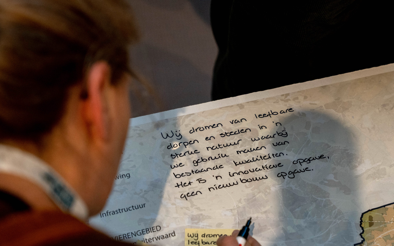 Congres Blik vooruit,  bord met tekst: wij dromen van leefbare dorpen en steden in een sterke natuur waarbij we gebruik maken van bestaande kwaliteiten